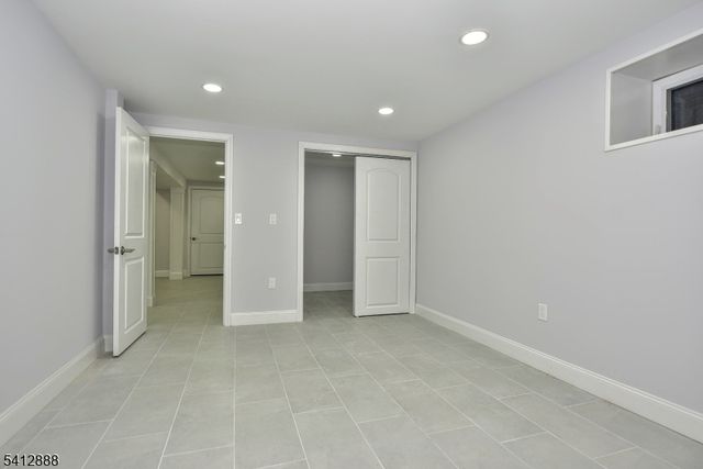 9 5Th St, Fair Lawn Boro, NJ 07410