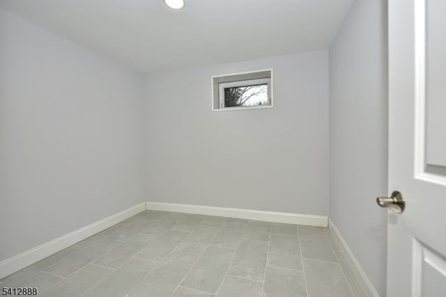 9 5Th St, Fair Lawn Boro, NJ 07410