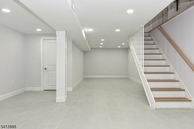 9 5Th St, Fair Lawn Boro, NJ 07410