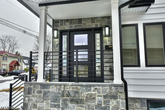 9 5Th St, Fair Lawn Boro, NJ 07410