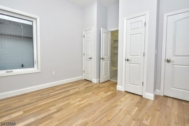 9 5Th St, Fair Lawn Boro, NJ 07410