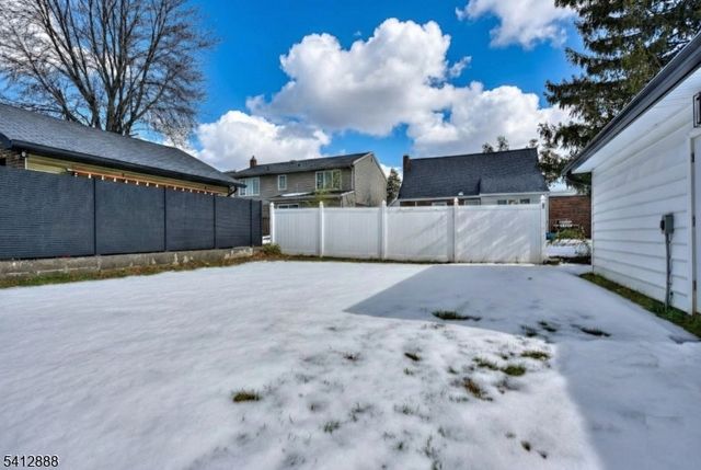 9 5Th St, Fair Lawn Boro, NJ 07410