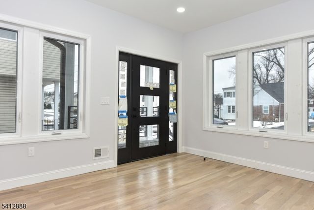 9 5Th St, Fair Lawn Boro, NJ 07410