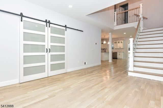 9 5Th St, Fair Lawn Boro, NJ 07410