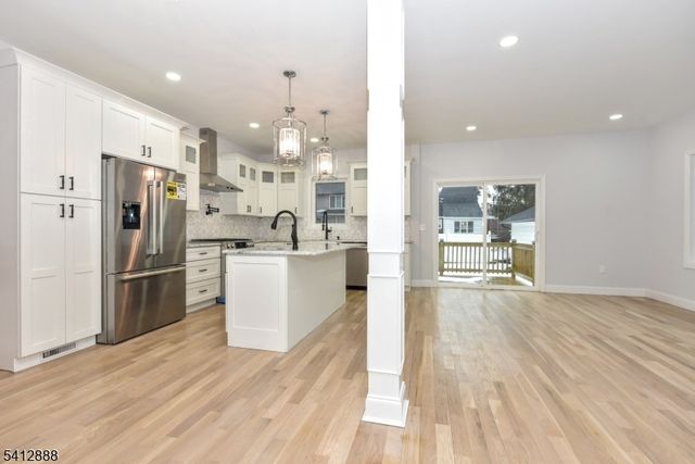 9 5Th St, Fair Lawn Boro, NJ 07410