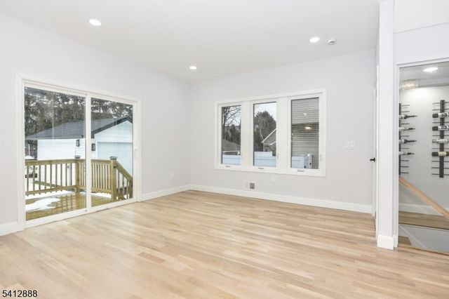 9 5Th St, Fair Lawn Boro, NJ 07410