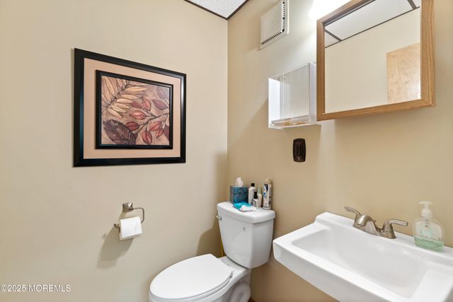 9 Leonardville Road, Middletown, NJ 07748