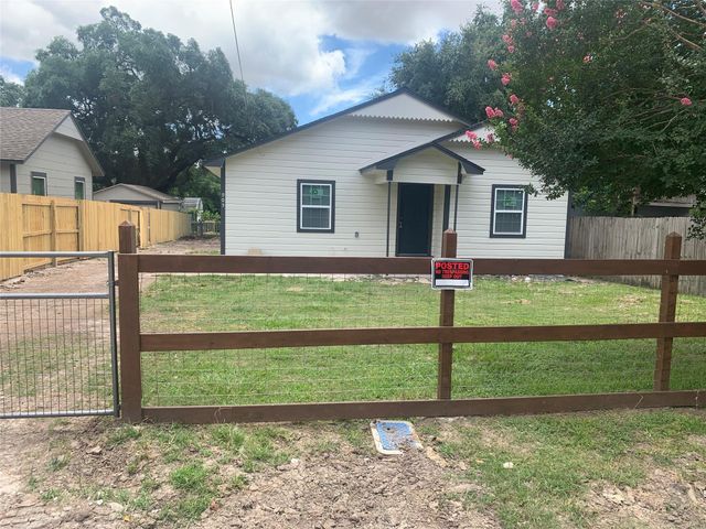 905 San Jacinto Street, Highlands, TX 77562