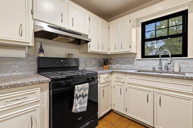 9997 County Road 317 S, Henderson, TX 75654