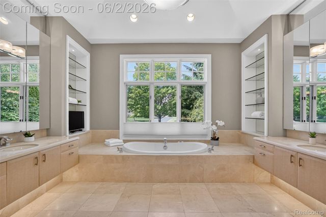 2951 Turtle Pond Court, Bloomfield Hills, MI 48302