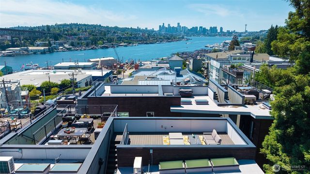 3929 2nd Avenue NE, Seattle, WA 98105