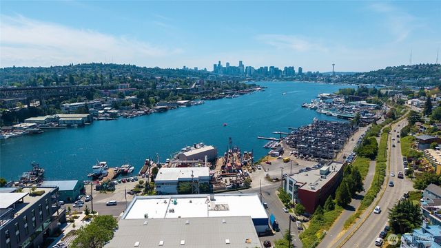 3929 2nd Avenue NE, Seattle, WA 98105