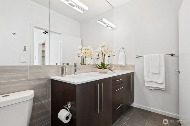 3929 2nd Avenue NE, Seattle, WA 98105