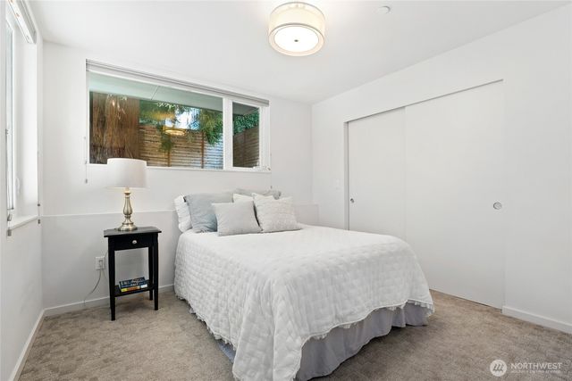 3929 2nd Avenue NE, Seattle, WA 98105