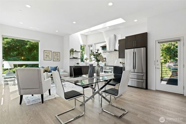 3929 2nd Avenue NE, Seattle, WA 98105