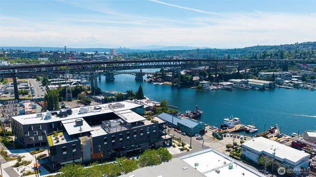 3929 2nd Avenue NE, Seattle, WA 98105