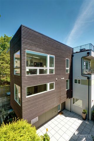 3929 2nd Avenue NE, Seattle, WA 98105