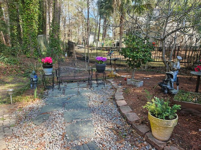 568 Pointe Of Oaks Road, Summerville, SC 29485