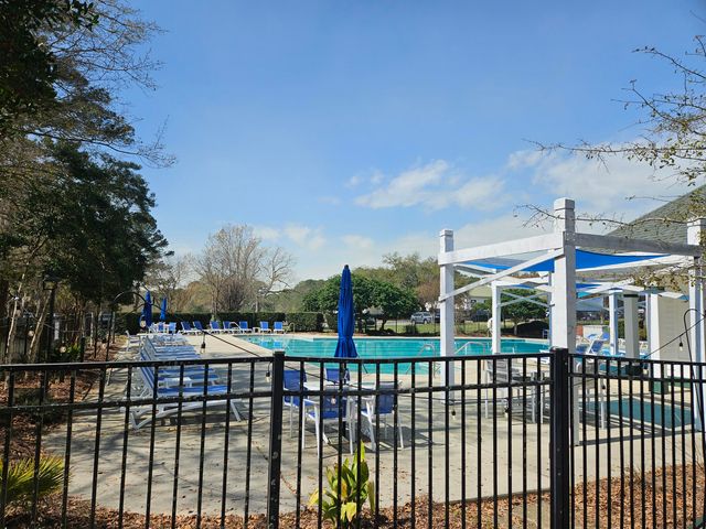 568 Pointe Of Oaks Road, Summerville, SC 29485