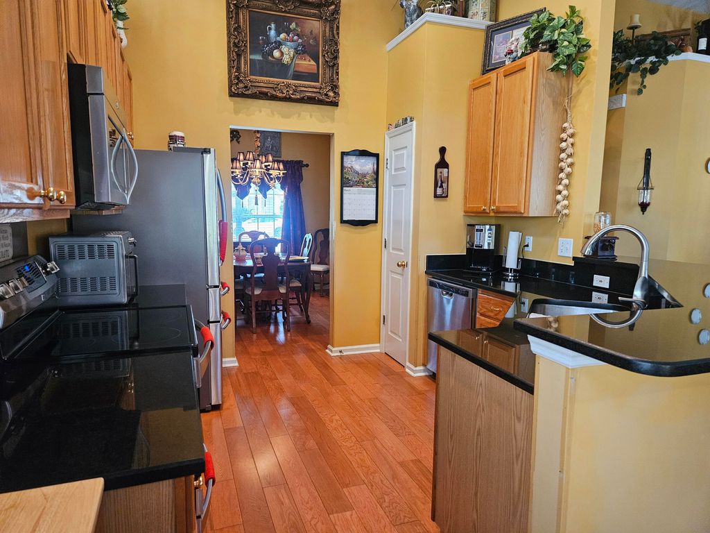 Image 11 of property listing at 568 Pointe Of Oaks Road, Summerville, SC 29485