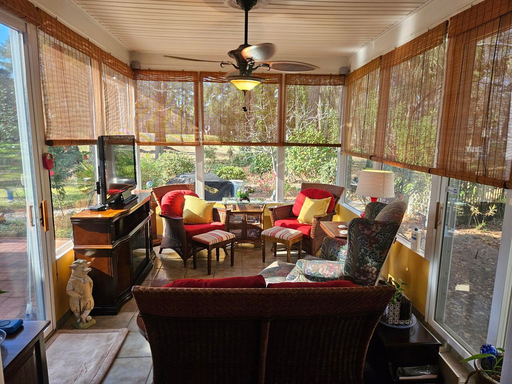 Image 13 of property listing at 568 Pointe Of Oaks Road, Summerville, SC 29485