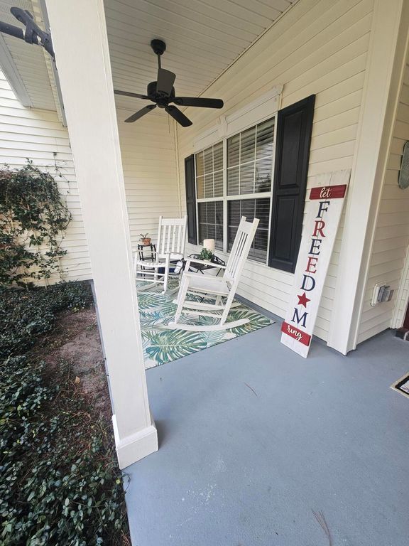 Image 2 of property listing at 568 Pointe Of Oaks Road, Summerville, SC 29485
