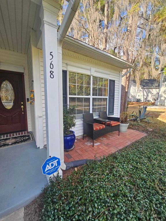 Image 3 of property listing at 568 Pointe Of Oaks Road, Summerville, SC 29485