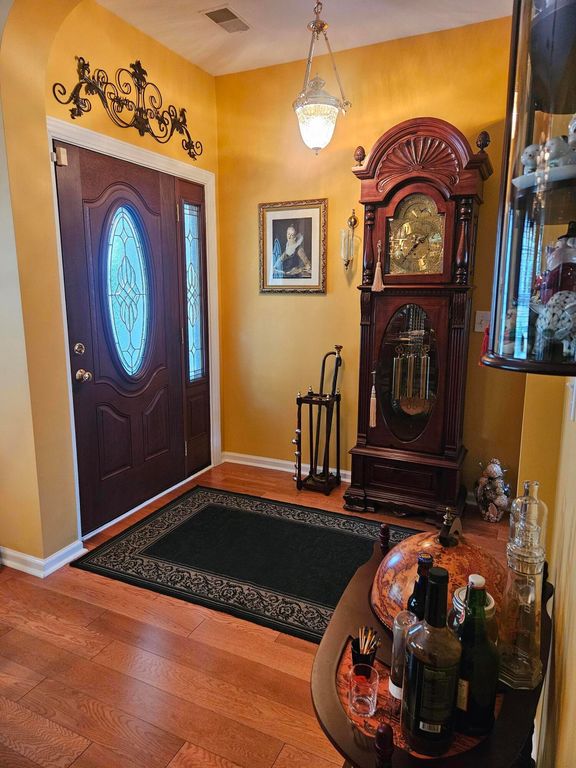 Image 5 of property listing at 568 Pointe Of Oaks Road, Summerville, SC 29485