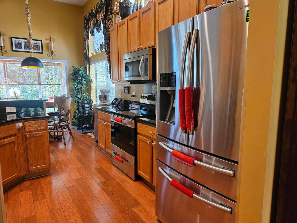 Image 8 of property listing at 568 Pointe Of Oaks Road, Summerville, SC 29485