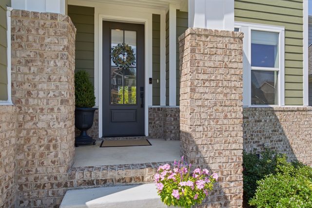 1084 Callaway Dr, Lebanon, TN 37087
