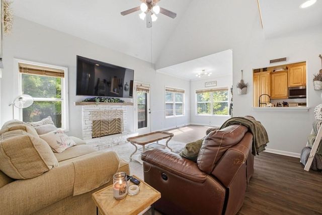105 Arbor Hills Circle, Talking Rock, GA 30175