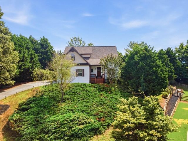 105 Arbor Hills Circle, Talking Rock, GA 30175