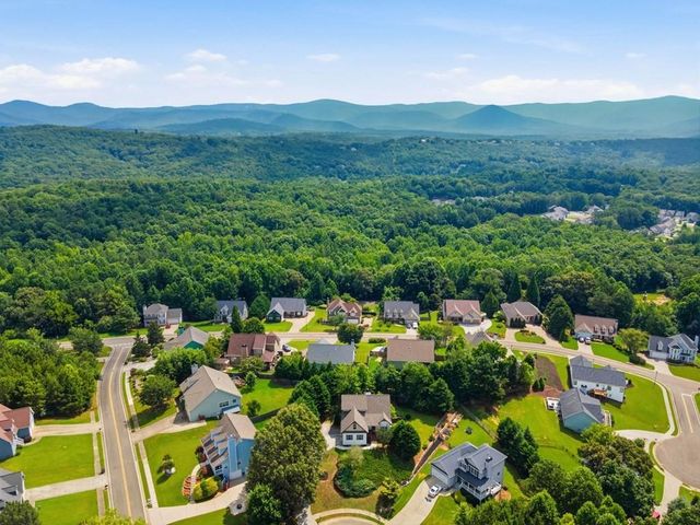 105 Arbor Hills Circle, Talking Rock, GA 30175