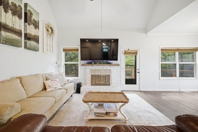 105 Arbor Hills Circle, Talking Rock, GA 30175