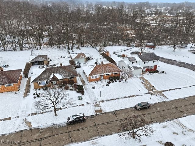 5905 Regency Drive, Parma, OH 44129