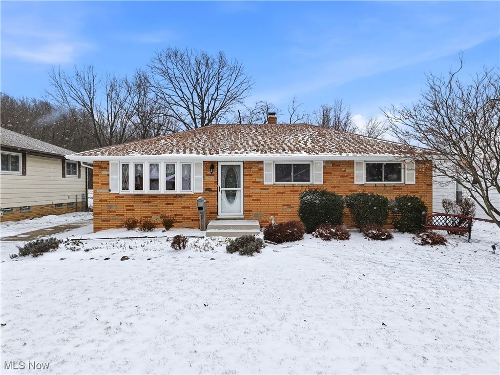 5905 Regency Drive, Parma, OH 44129