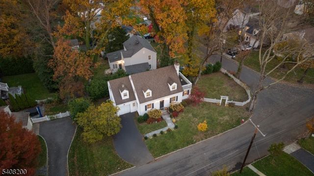 16 Meadowbrook Rd, Chatham Boro, NJ 07928