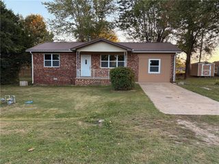 501 Rainbow Place, Green Forest, AR 72638
