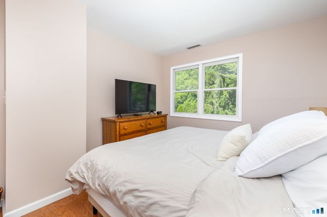 85 Pleasant View Avenue, Bristol, CT 06010