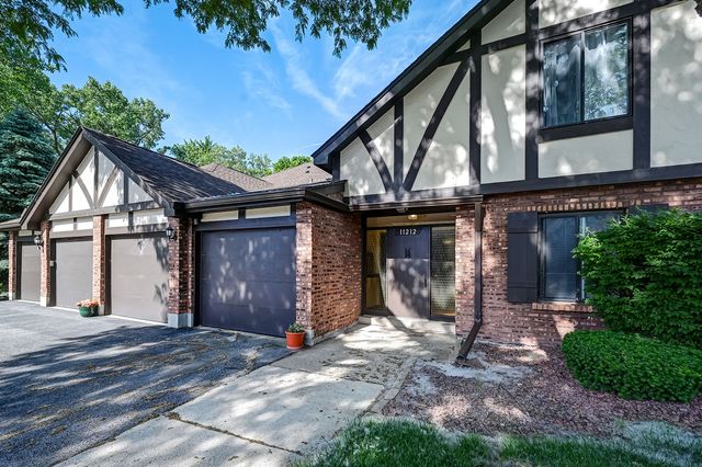 11212 Cottonwood Drive 23B, Palos Hills, IL 60465