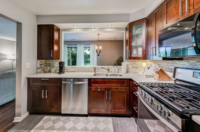11212 Cottonwood Drive 23B, Palos Hills, IL 60465