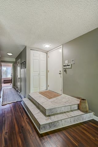 11212 Cottonwood Drive 23B, Palos Hills, IL 60465