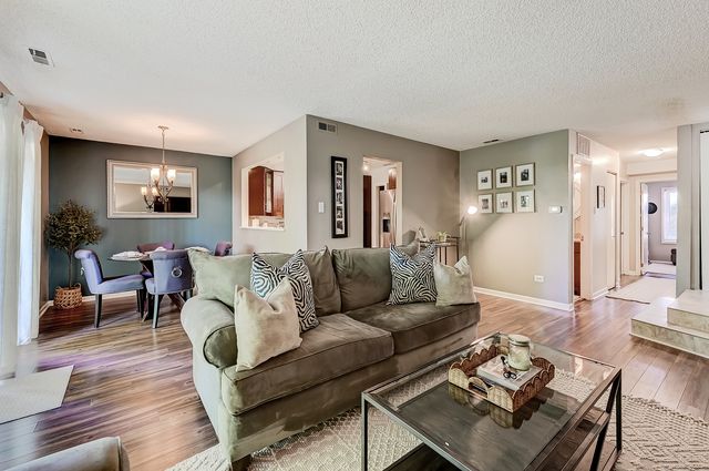 11212 Cottonwood Drive 23B, Palos Hills, IL 60465