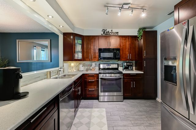 11212 Cottonwood Drive 23B, Palos Hills, IL 60465