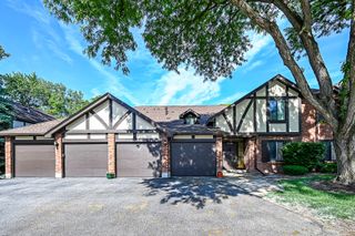 11212 Cottonwood Drive 23B, Palos Hills, IL 60465