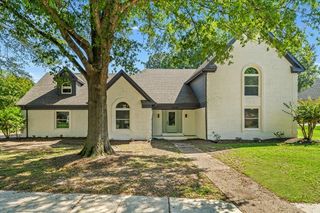 2670 MORNING GROVE DR, Memphis, TN 38016