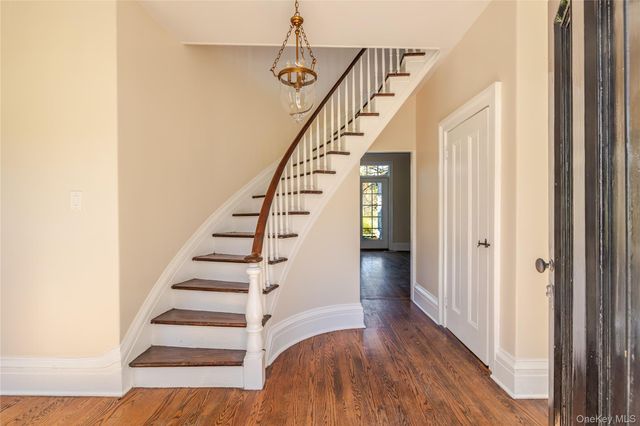 1569 Hoosick Road, Troy, NY 12180