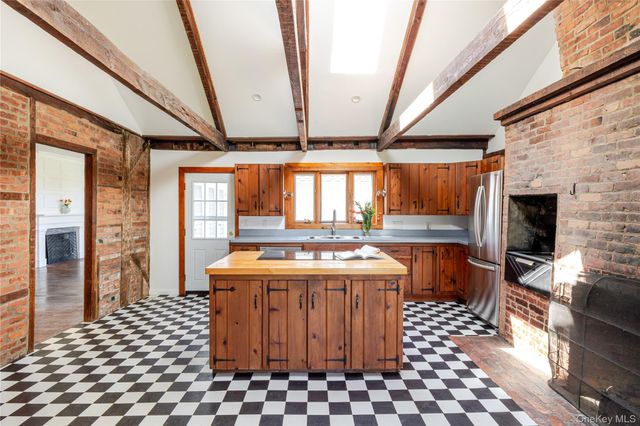 1569 Hoosick Road, Troy, NY 12180
