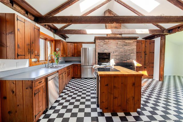 1569 Hoosick Road, Troy, NY 12180