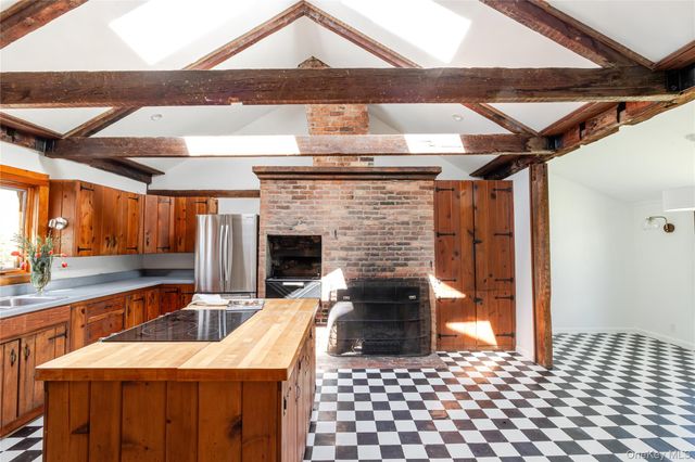 1569 Hoosick Road, Troy, NY 12180